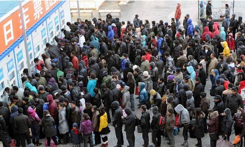 春運(yùn)排隊(duì)