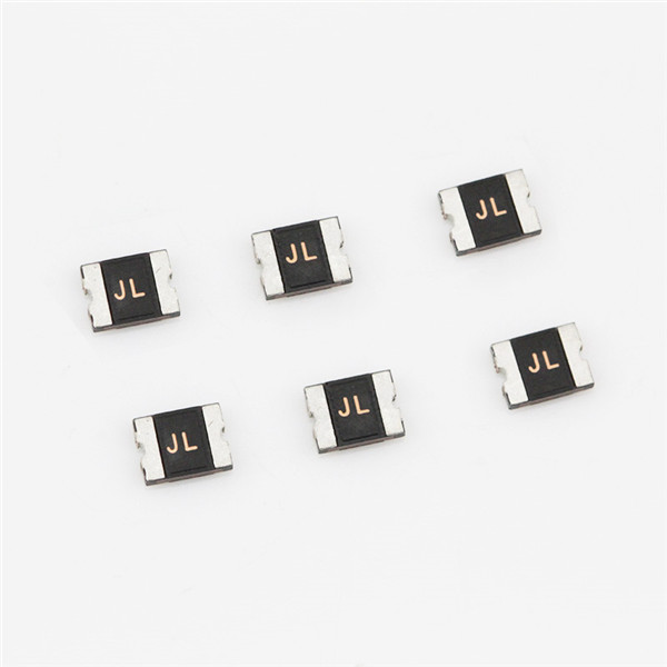 低內(nèi)阻貼片自恢復(fù)保險(xiǎn)絲